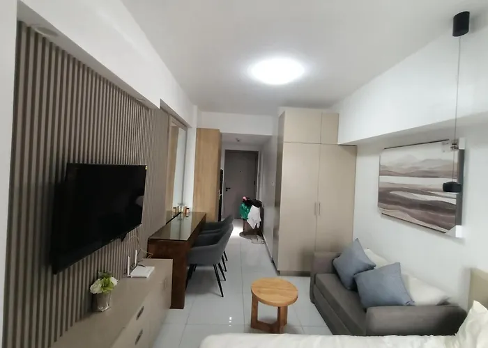 Arc Tower By Rhen Aparthotel Cebu